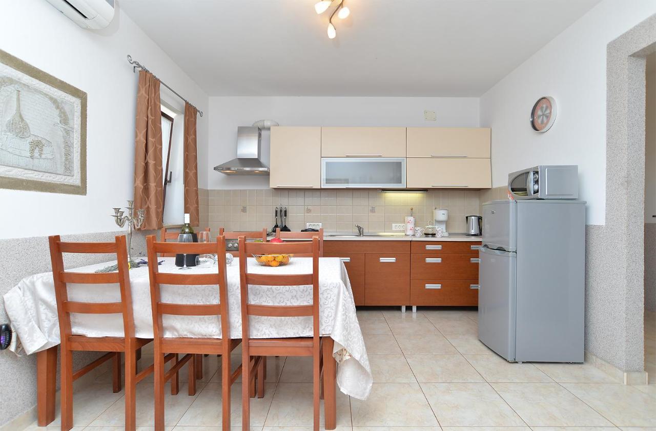 Apartment Jadranko 1761 Peroj Eksteriør billede