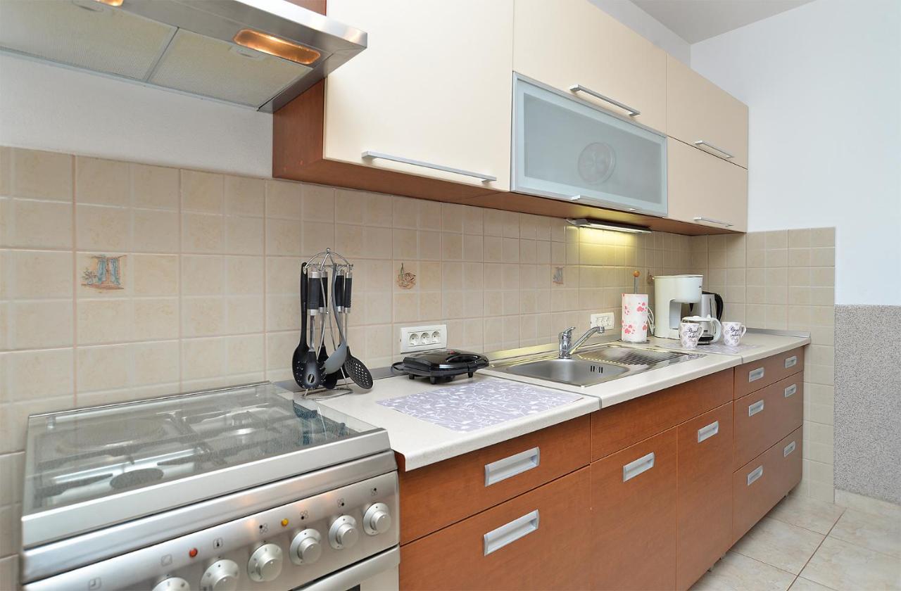 Apartment Jadranko 1761 Peroj Eksteriør billede