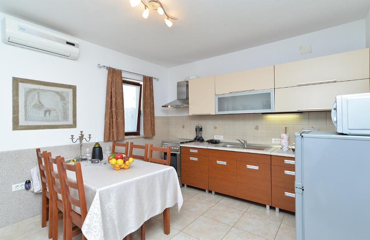 Apartment Jadranko 1761 Peroj Eksteriør billede